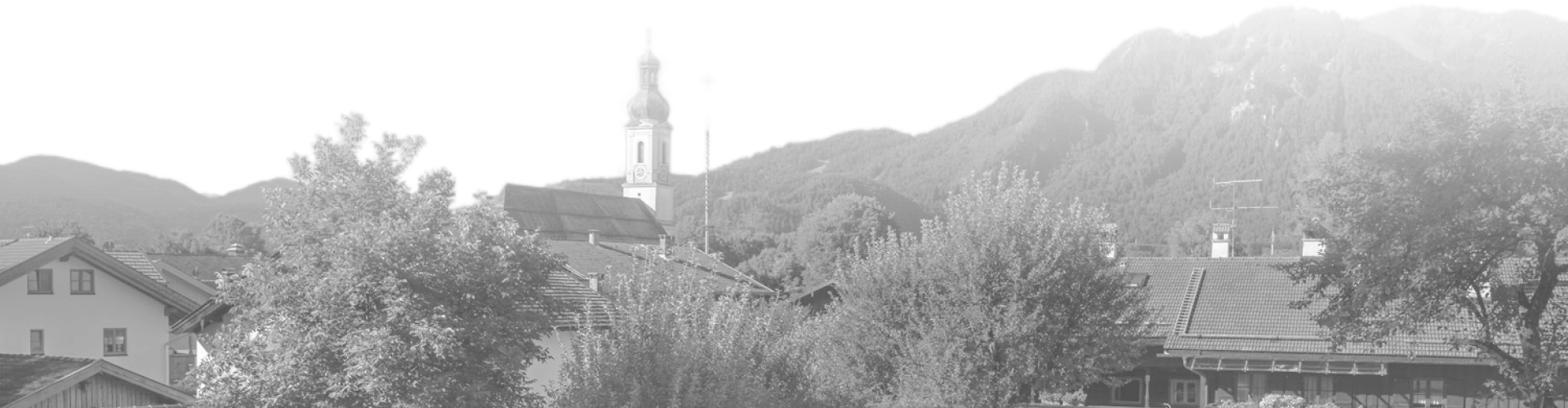 Ortsansicht Lenggries mit Blick auf die Kirche St. Jakob